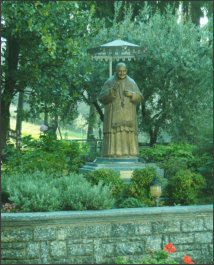 Oasi della pace statua di papa Giovanni XXIII